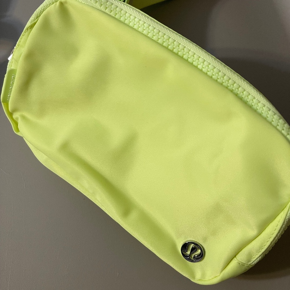 NWT Lululemon Everywhere Belt Bag in Faded Zap